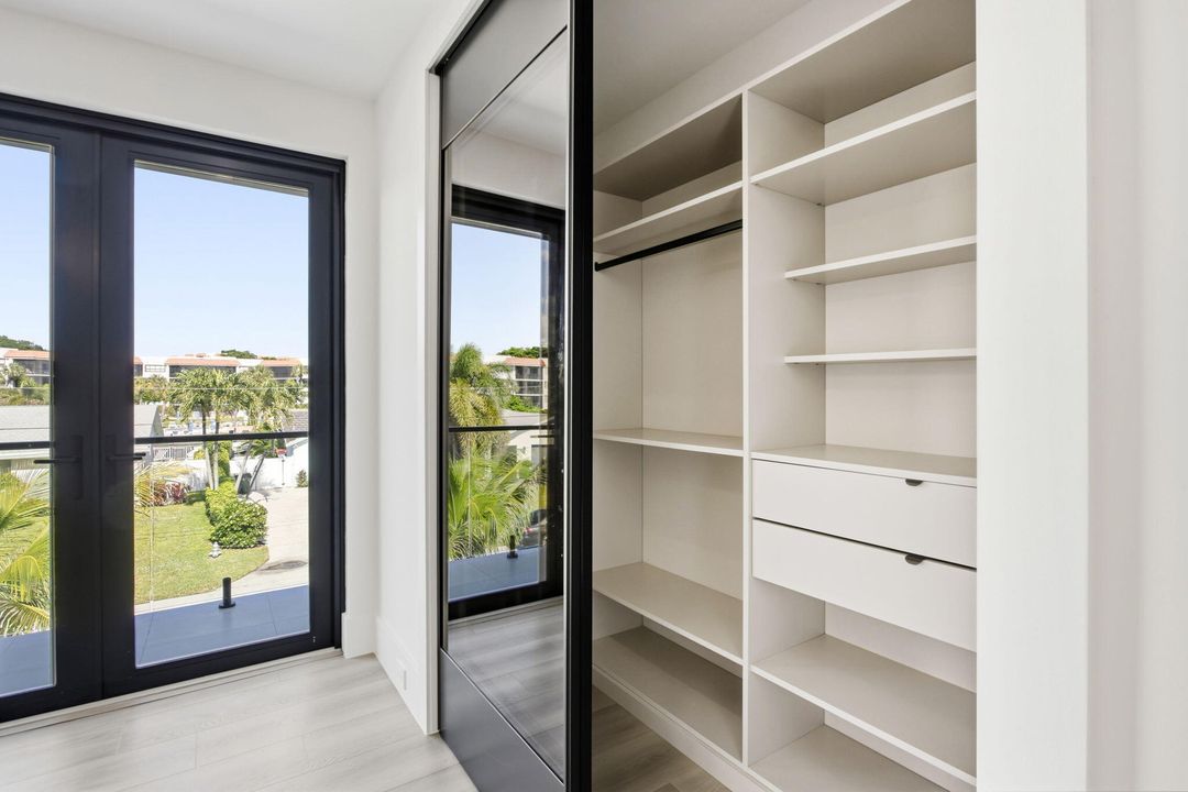 For Sale: $6,999,000 (5 beds, 6 baths, 5000 Square Feet)