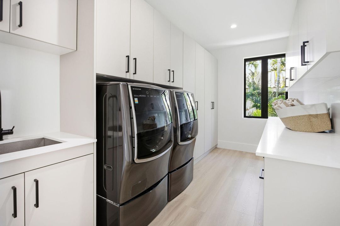 For Sale: $6,999,000 (5 beds, 6 baths, 5000 Square Feet)