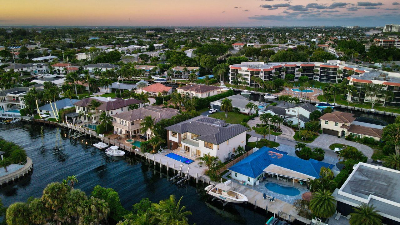 For Sale: $6,999,000 (5 beds, 6 baths, 5000 Square Feet)