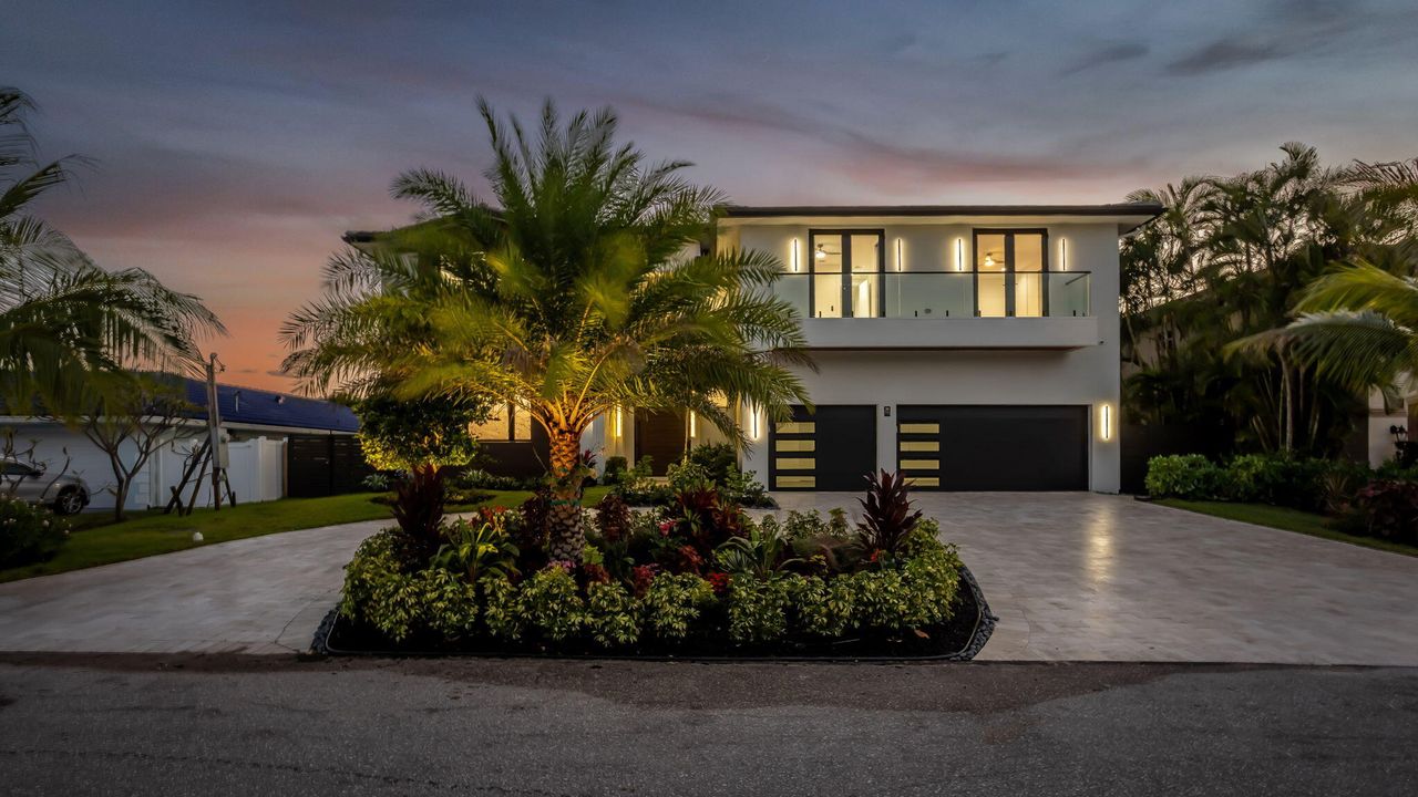 For Sale: $6,999,000 (5 beds, 6 baths, 5000 Square Feet)