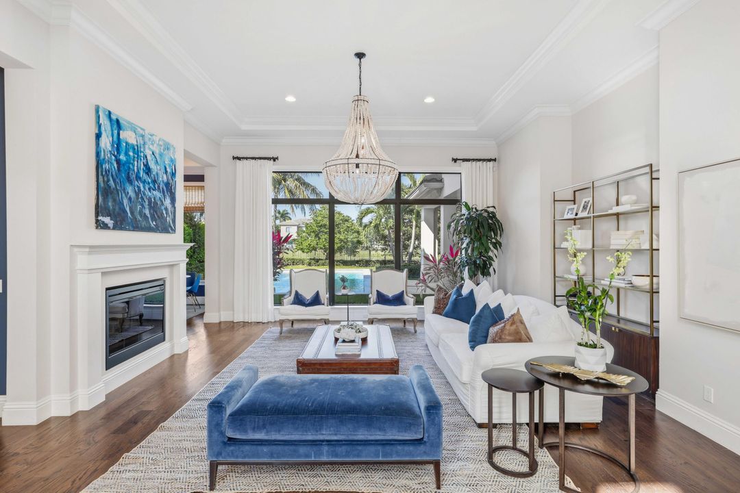 Под контрактом: $3,595,000 (5 спален, 5 ванн, 5350 Квадратных фут)