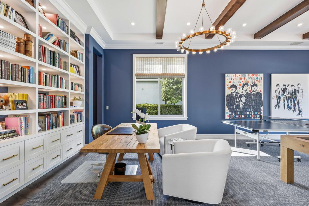 Под контрактом: $3,595,000 (5 спален, 5 ванн, 5350 Квадратных фут)