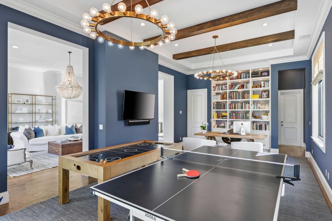 Под контрактом: $3,595,000 (5 спален, 5 ванн, 5350 Квадратных фут)