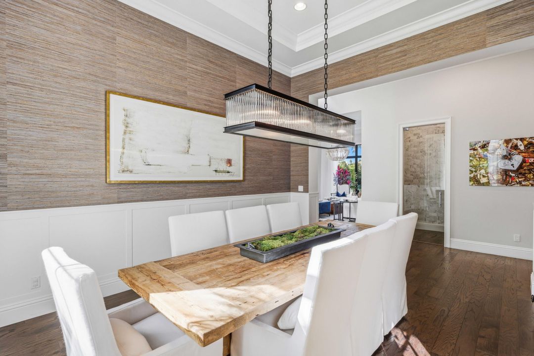 Под контрактом: $3,595,000 (5 спален, 5 ванн, 5350 Квадратных фут)