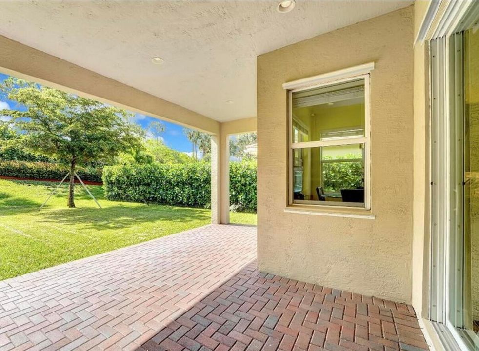 For Rent: $3,350 (3 beds, 3 baths, 2046 Square Feet)