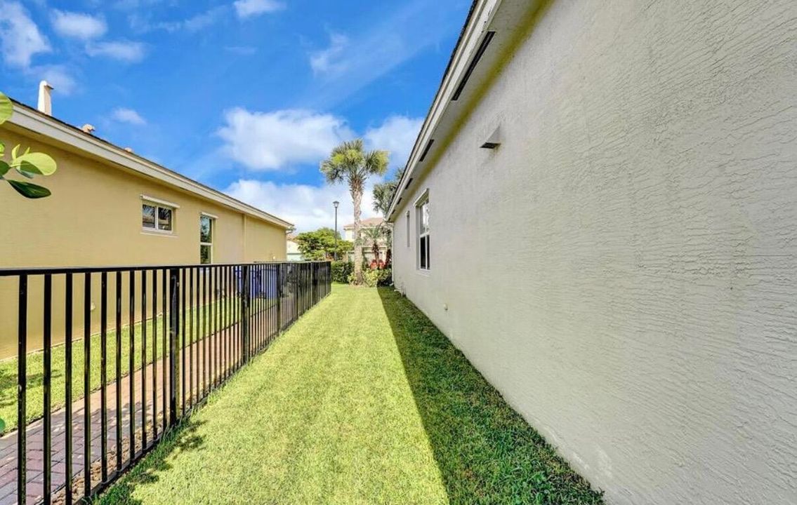 For Rent: $3,350 (3 beds, 3 baths, 2046 Square Feet)