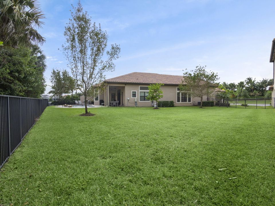 出租: $10,500 (4 贝兹, 3 浴室, 3057 平方英尺)