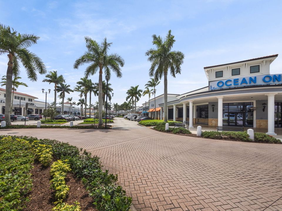 出租: $10,500 (4 贝兹, 3 浴室, 3057 平方英尺)