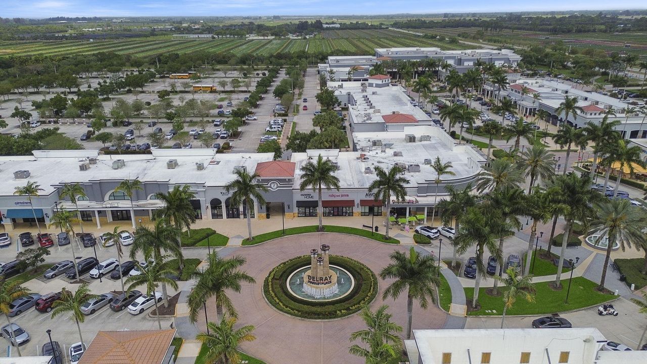 出租: $10,500 (4 贝兹, 3 浴室, 3057 平方英尺)