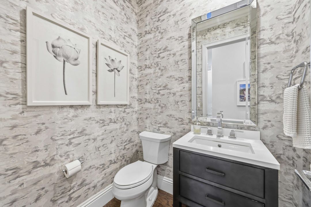 Под контрактом: $3,595,000 (5 спален, 5 ванн, 5350 Квадратных фут)