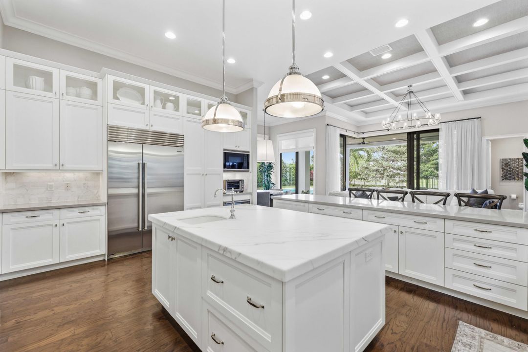 Под контрактом: $3,595,000 (5 спален, 5 ванн, 5350 Квадратных фут)