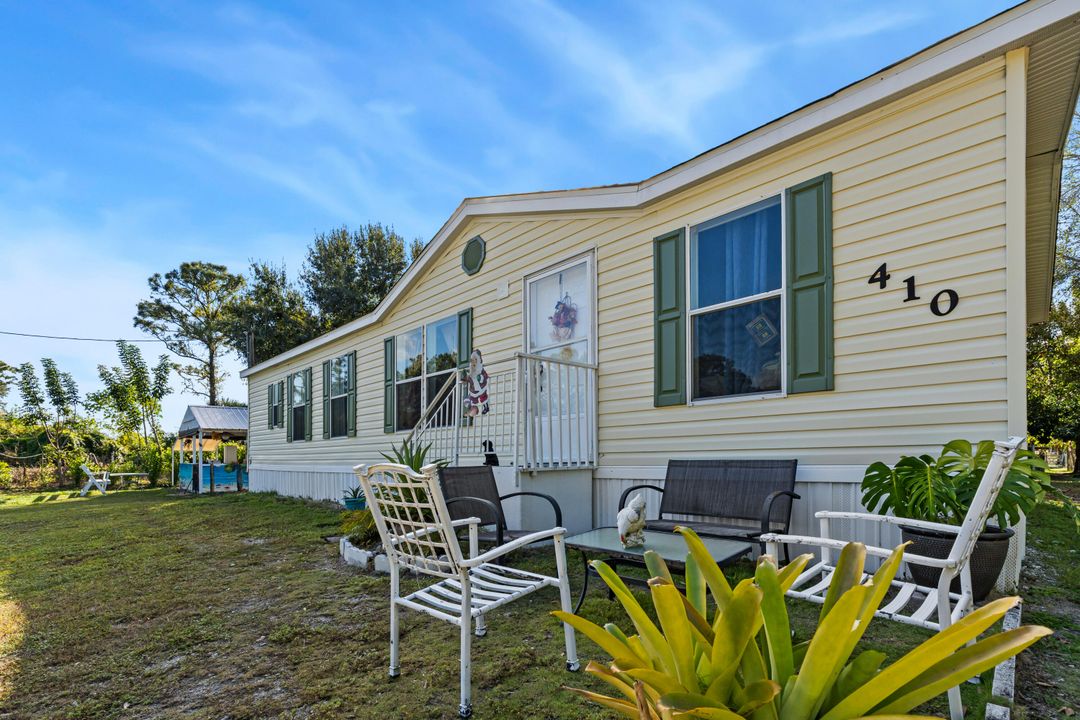 For Sale: $265,000 (3 beds, 2 baths, 1296 Square Feet)