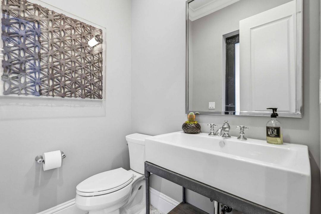 Под контрактом: $3,595,000 (5 спален, 5 ванн, 5350 Квадратных фут)