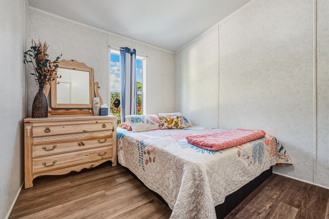 For Sale: $265,000 (3 beds, 2 baths, 1296 Square Feet)