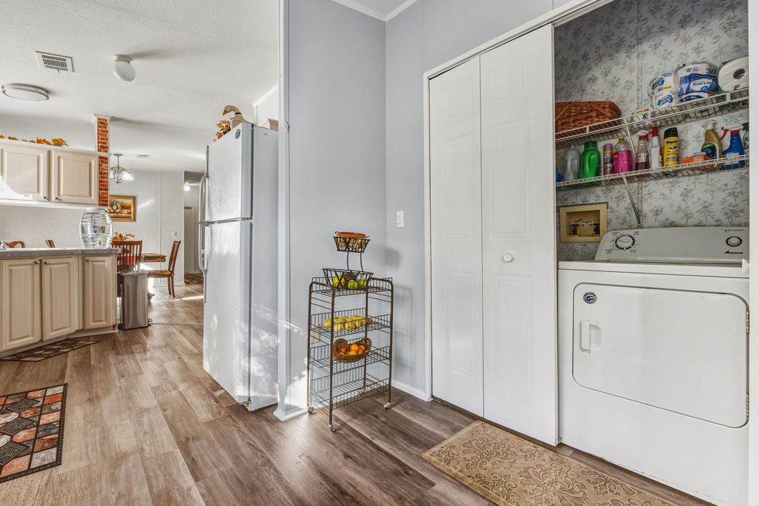 For Sale: $265,000 (3 beds, 2 baths, 1296 Square Feet)