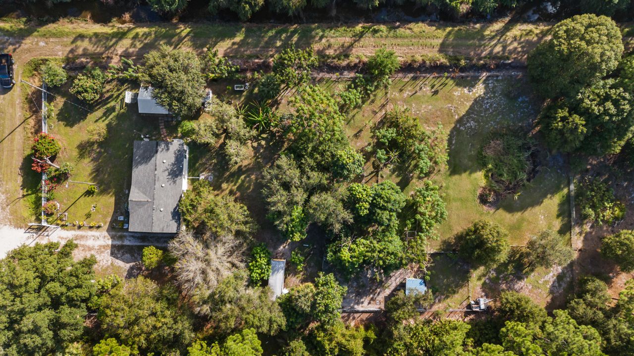 For Sale: $265,000 (3 beds, 2 baths, 1296 Square Feet)