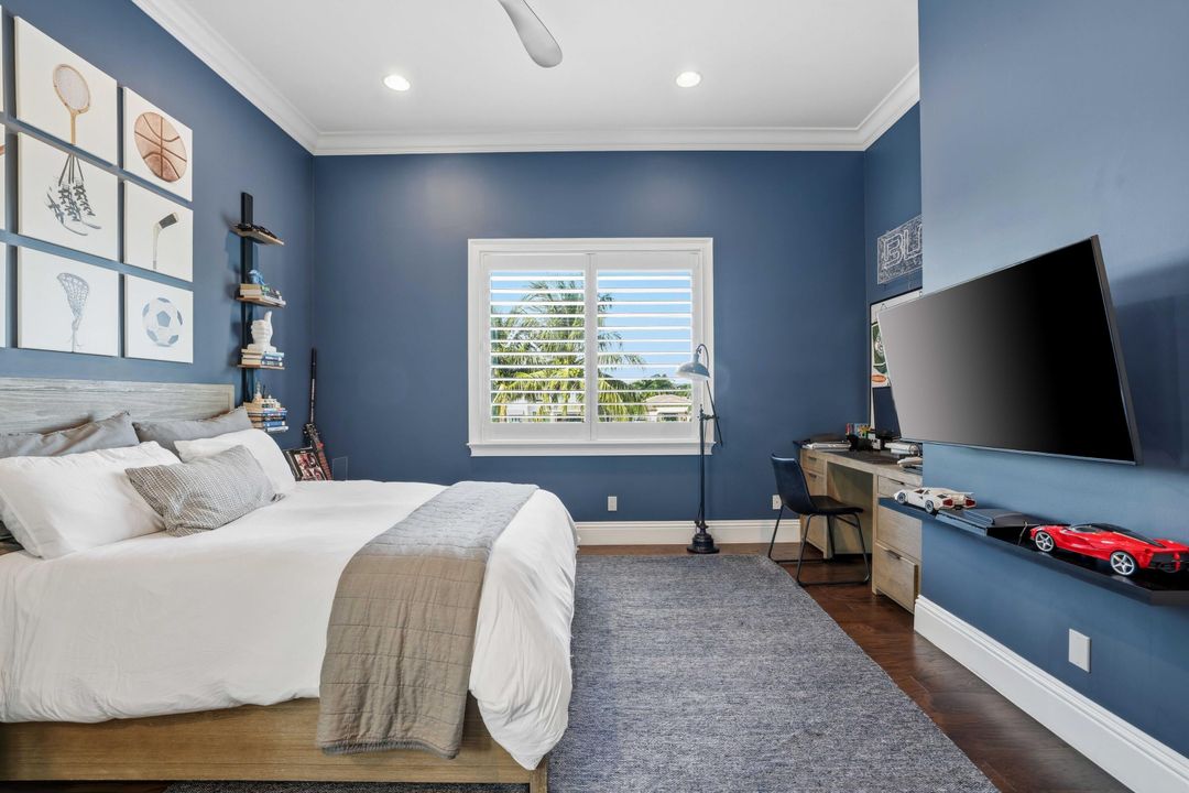 Под контрактом: $3,595,000 (5 спален, 5 ванн, 5350 Квадратных фут)