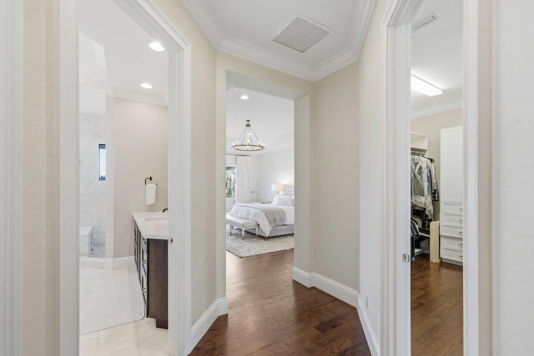 Под контрактом: $3,595,000 (5 спален, 5 ванн, 5350 Квадратных фут)