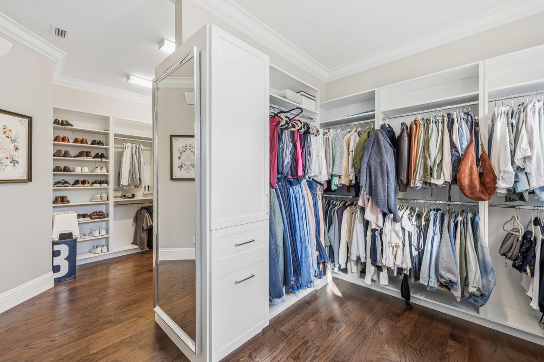 Под контрактом: $3,595,000 (5 спален, 5 ванн, 5350 Квадратных фут)