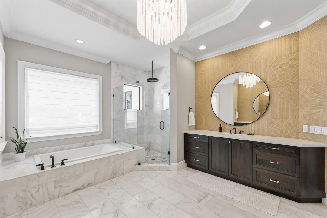 Под контрактом: $3,595,000 (5 спален, 5 ванн, 5350 Квадратных фут)