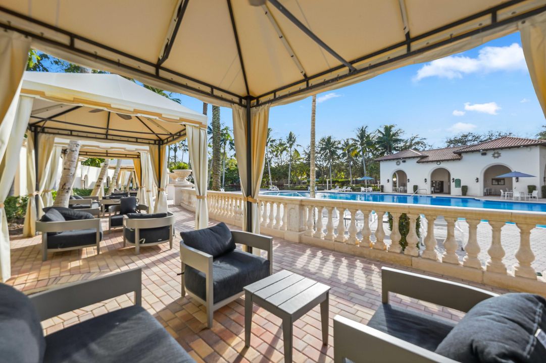 Под контрактом: $3,595,000 (5 спален, 5 ванн, 5350 Квадратных фут)