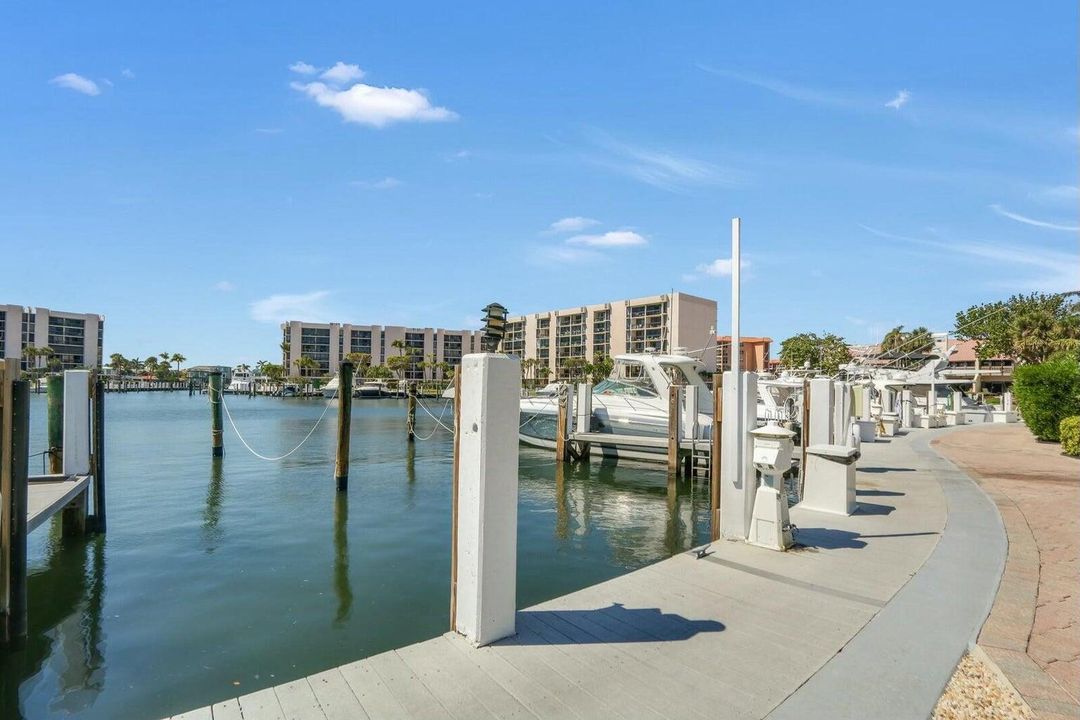 For Rent: $6,800 (2 beds, 2 baths, 1305 Square Feet)