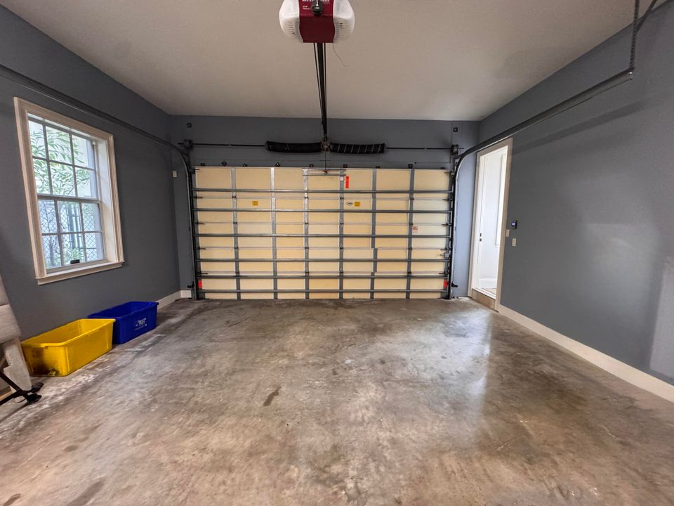 For Rent: $8,950 (3 beds, 3 baths, 1975 Square Feet)