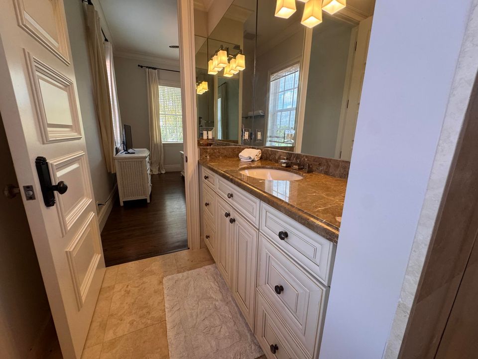 For Rent: $8,950 (3 beds, 3 baths, 1975 Square Feet)