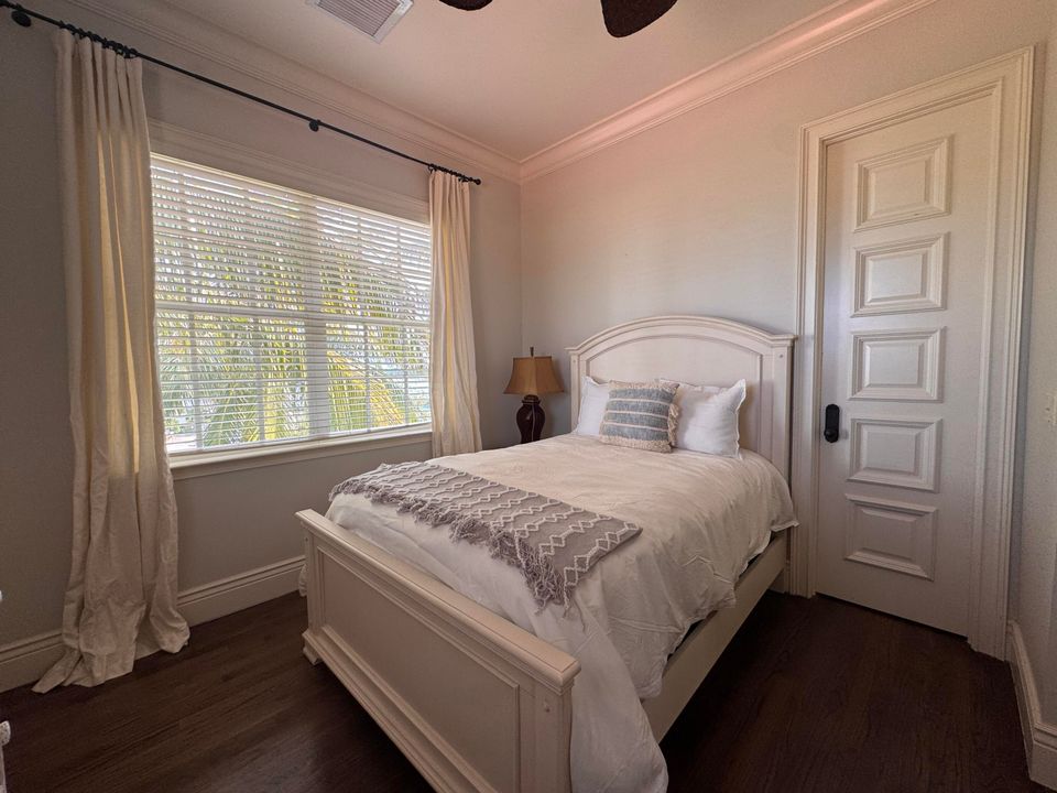 For Rent: $8,950 (3 beds, 3 baths, 1975 Square Feet)