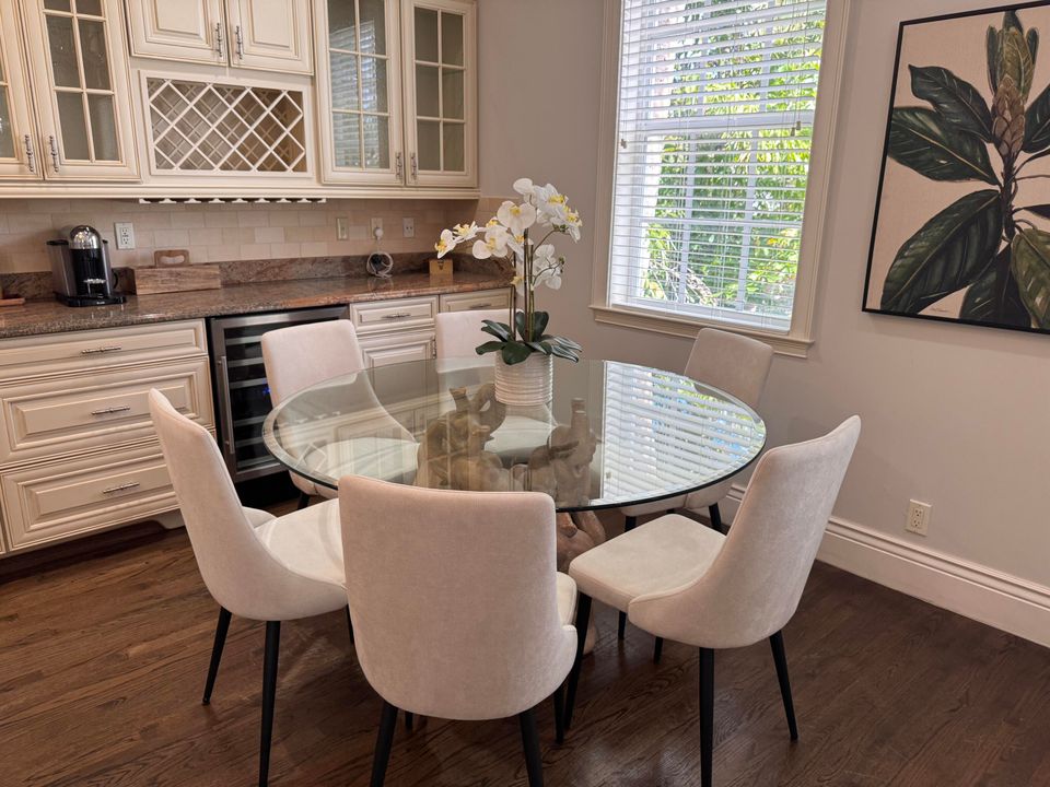 For Rent: $8,950 (3 beds, 3 baths, 1975 Square Feet)