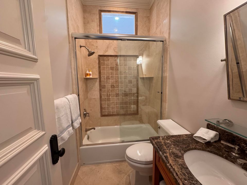 For Rent: $8,950 (3 beds, 3 baths, 1975 Square Feet)