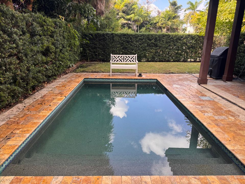 For Rent: $8,950 (3 beds, 3 baths, 1975 Square Feet)