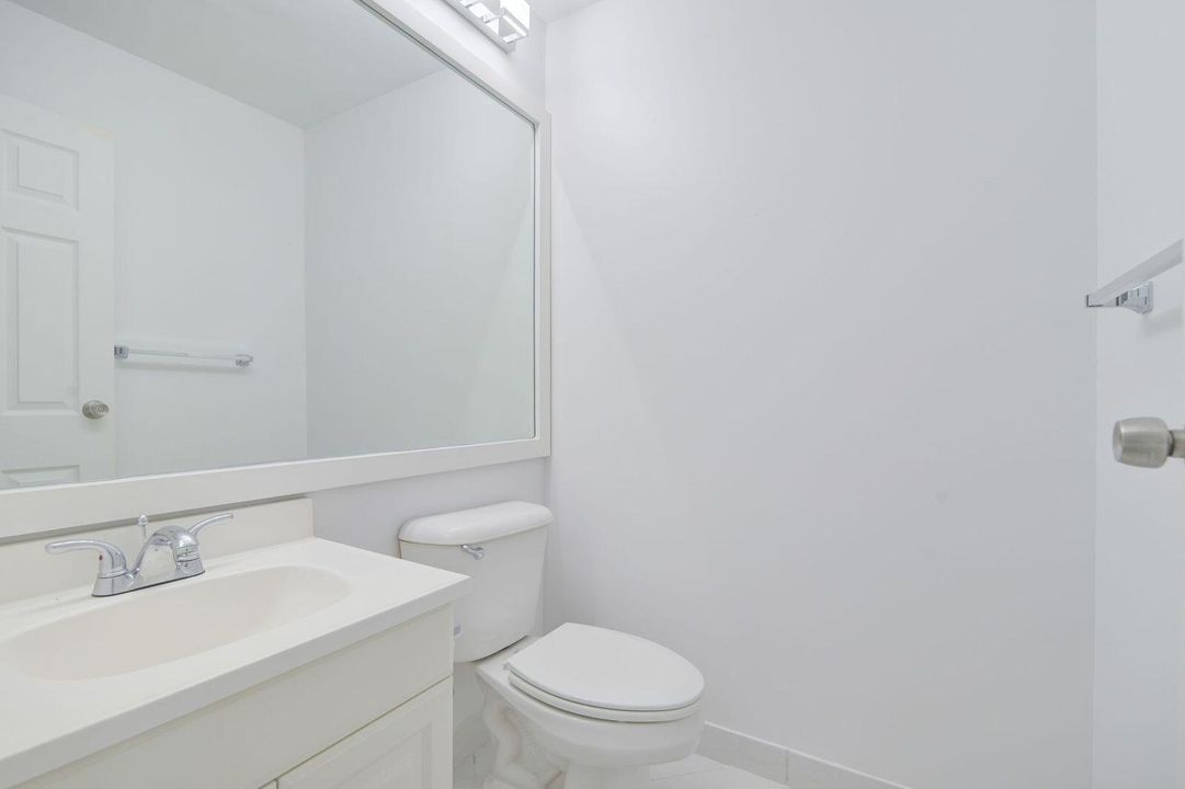 Под контрактом: $1,400 (1 спален, 1 ванн, 726 Квадратных фут)