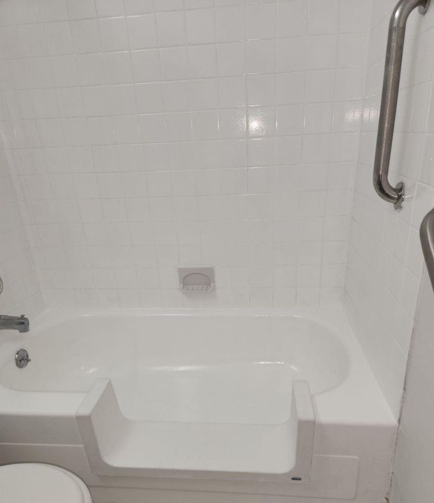 Под контрактом: $1,400 (1 спален, 1 ванн, 726 Квадратных фут)