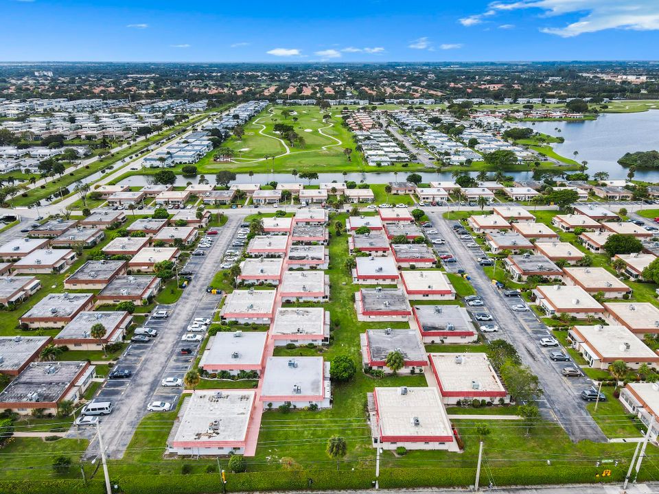 Под контрактом: $1,400 (1 спален, 1 ванн, 726 Квадратных фут)