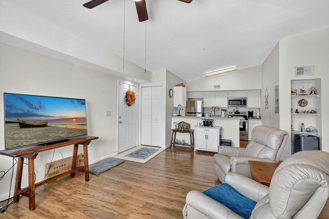 На продажу: $176,900 (1 спален, 1 ванн, 868 Квадратных фут)