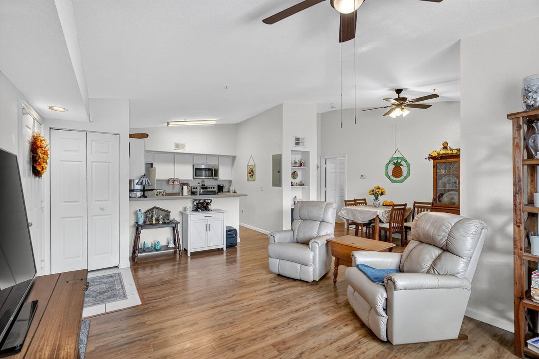 На продажу: $176,900 (1 спален, 1 ванн, 868 Квадратных фут)