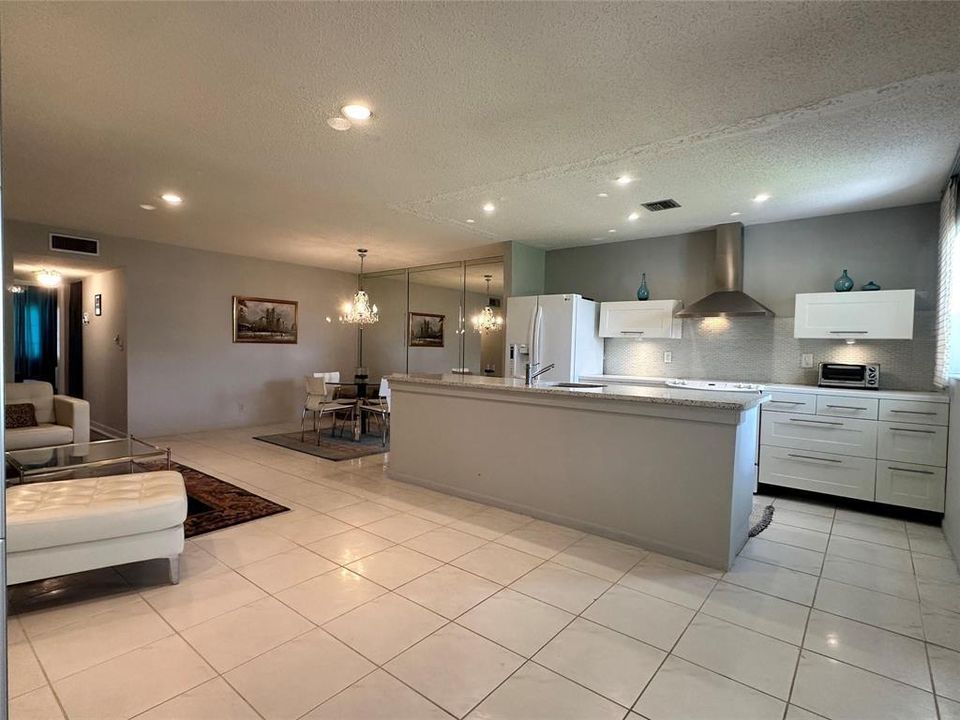 For Sale: $169,000 (1 beds, 2 baths, 1068 Square Feet)