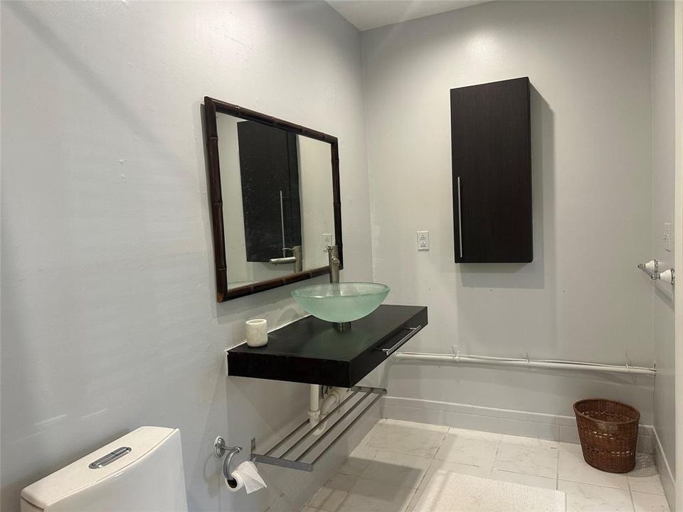 For Sale: $169,000 (1 beds, 2 baths, 1068 Square Feet)