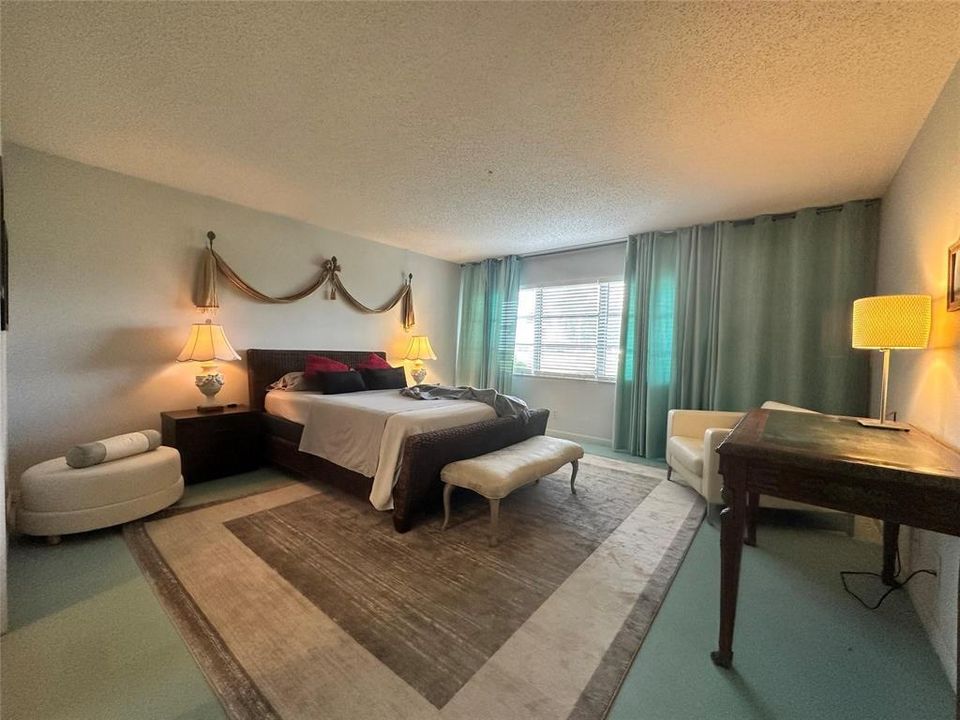 For Sale: $169,000 (1 beds, 2 baths, 1068 Square Feet)