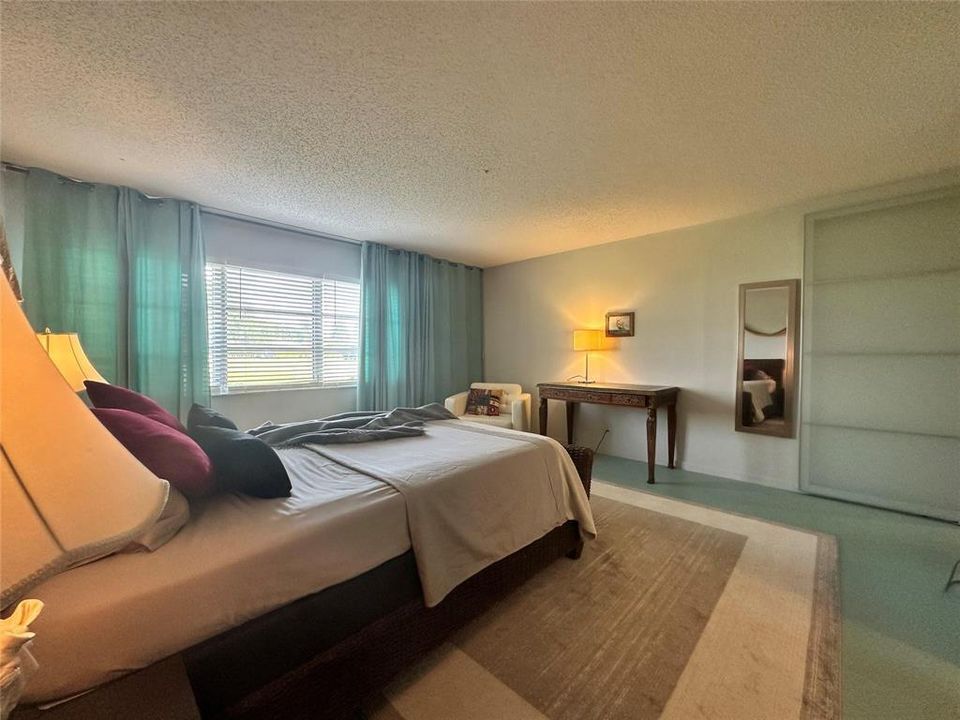 For Sale: $169,000 (1 beds, 2 baths, 1068 Square Feet)