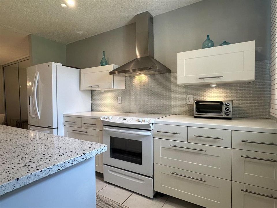 For Sale: $169,000 (1 beds, 2 baths, 1068 Square Feet)