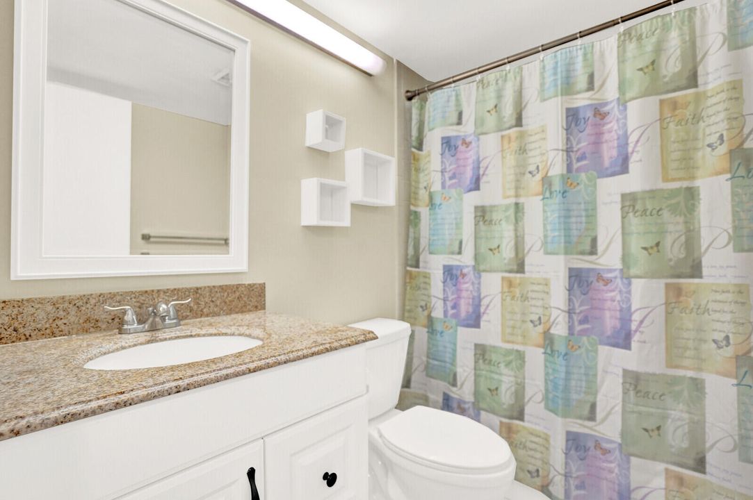 合同活跃: $1,950 (2 贝兹, 2 浴室, 1005 平方英尺)