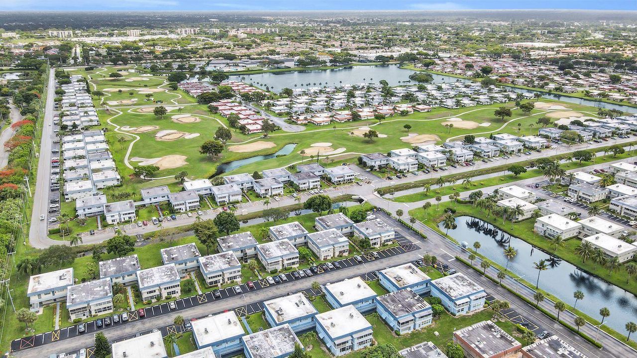 Под контрактом: $1,400 (1 спален, 1 ванн, 726 Квадратных фут)