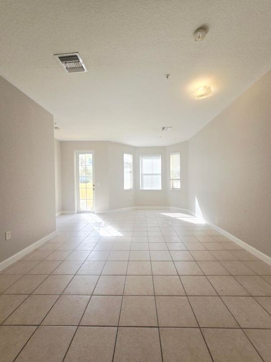 En Renta: $2,300 (3 camas, 3 baños, 1815 Pies cuadrados)