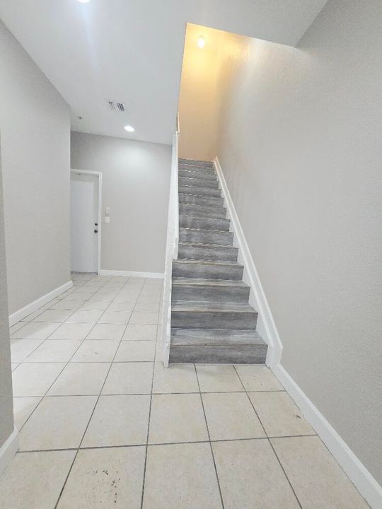 En Renta: $2,300 (3 camas, 3 baños, 1815 Pies cuadrados)