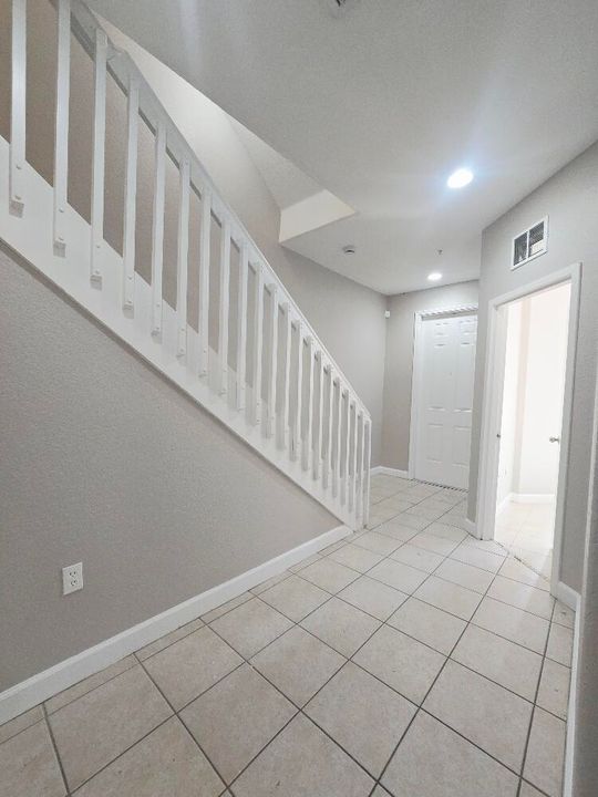 En Renta: $2,300 (3 camas, 3 baños, 1815 Pies cuadrados)