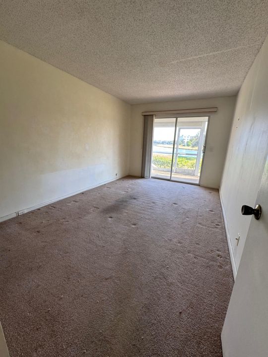 Active With Contract: $78,000 (2 beds, 1 baths, 861 Square Feet)
