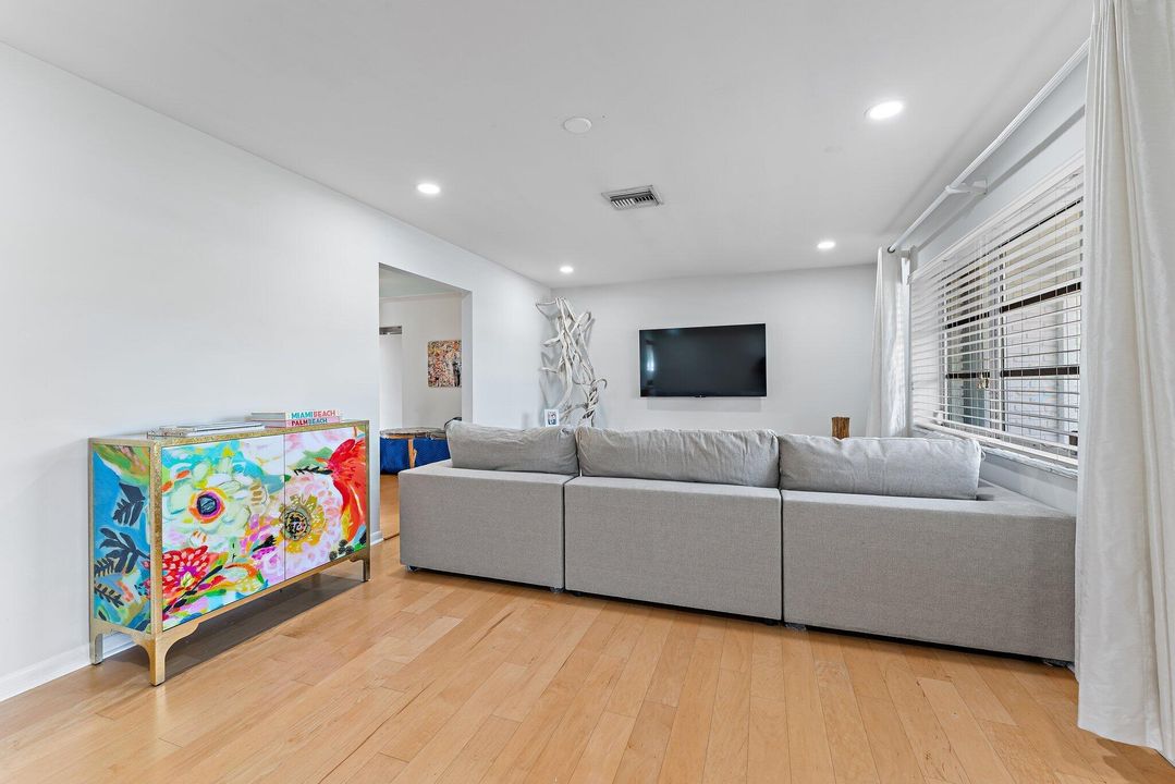 For Rent: $6,000 (3 beds, 2 baths, 1632 Square Feet)