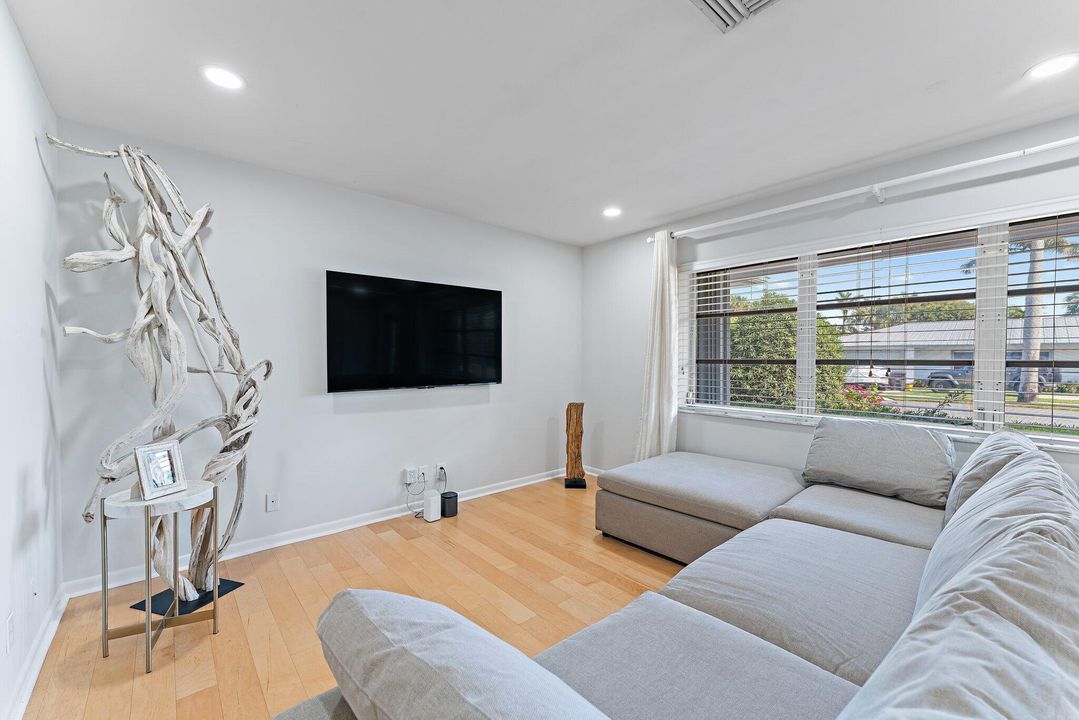 For Rent: $6,000 (3 beds, 2 baths, 1632 Square Feet)